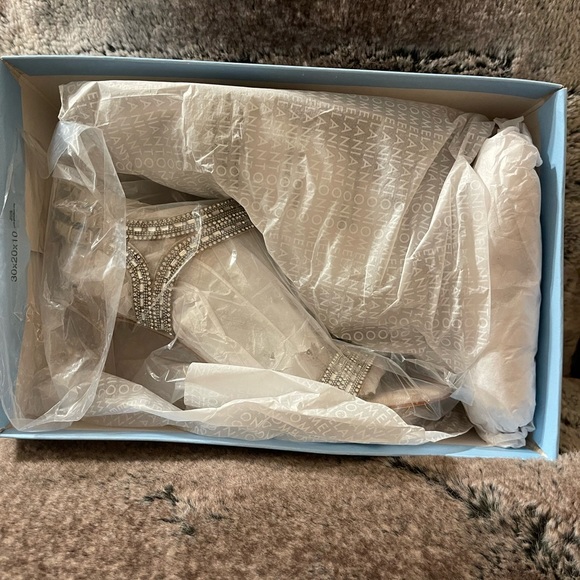 Never worn, ordered and didn’t need. Very pretty and perfect for holidays! - Picture 8 of 11